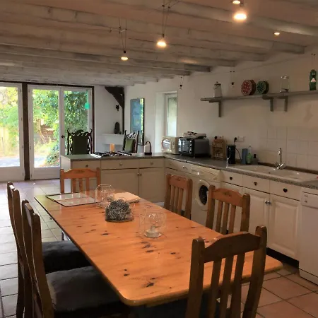 Сasa de vacaciones Comfortable 3-bed/3-bath Holiday With Heated Pool And Large Garden