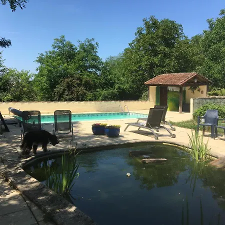 Comfortable 3-bed/3-bath Holiday With Heated Pool And Large Garden *