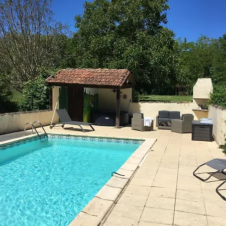 Comfortable 3-bed/3-bath Holiday With Heated Pool And Large Garden Holiday home